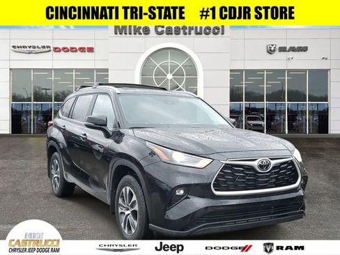 Used 2024 Toyota Highlander XLE image 1