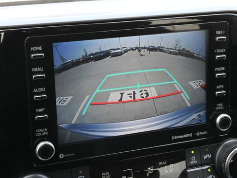 Used 2020 Toyota Highlander XLE image 17