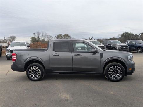 Used 2023 Ford Maverick Lariat image 2