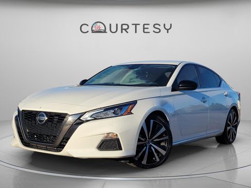 Certified 2022 Nissan Altima 2.5 SR image 1