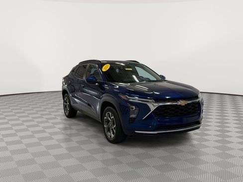 Certified 2024 Chevrolet Trax LT FWD image 2