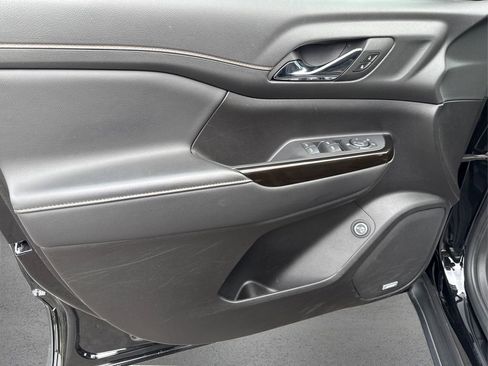 Used 2023 GMC Acadia AT4 image 25