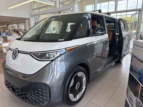 New 2025 Volkswagen ID. Buzz Pro S Plus image 6