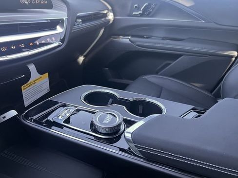 New 2026 Cadillac Lyriq Luxury image 17