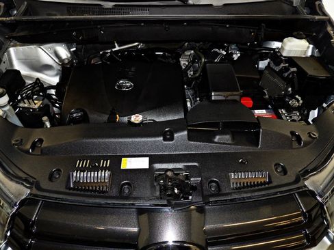 Used 2019 Toyota Highlander SE AWD/4WD image 26