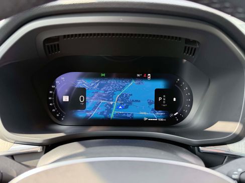 Certified 2025 Volvo XC60 B5 Plus AWD/4WD image 21