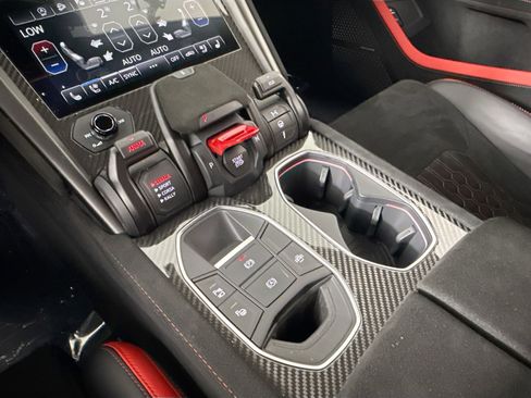 Used 2024 Lamborghini Urus Performante AWD/4WD image 15
