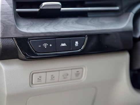 Used 2024 Kia Carnival EX FWD image 35