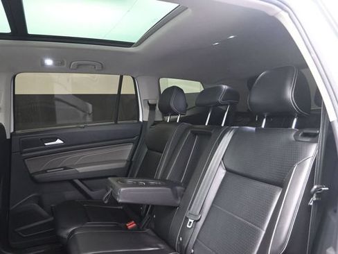 Used 2022 Volkswagen Atlas SEL R-Line AWD/4WD image 11