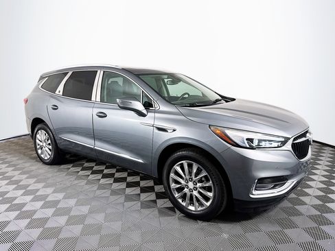 Used 2018 Buick Enclave Premium w/ Experience Buick Package image 4