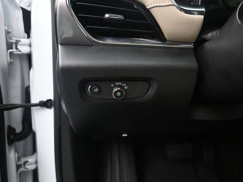 Used 2023 Chevrolet Traverse LT FWD image 12