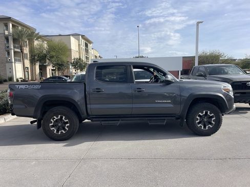 Used 2023 Toyota Tacoma TRD Off-Road image 3