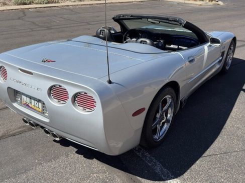 Used 2001 Chevrolet Corvette Convertible w/ Preferred Equipment Group2 RWD image 8