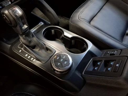 Certified 2025 Ford Bronco Outer Banks w/ Sasquatch Package AWD/4WD image 13