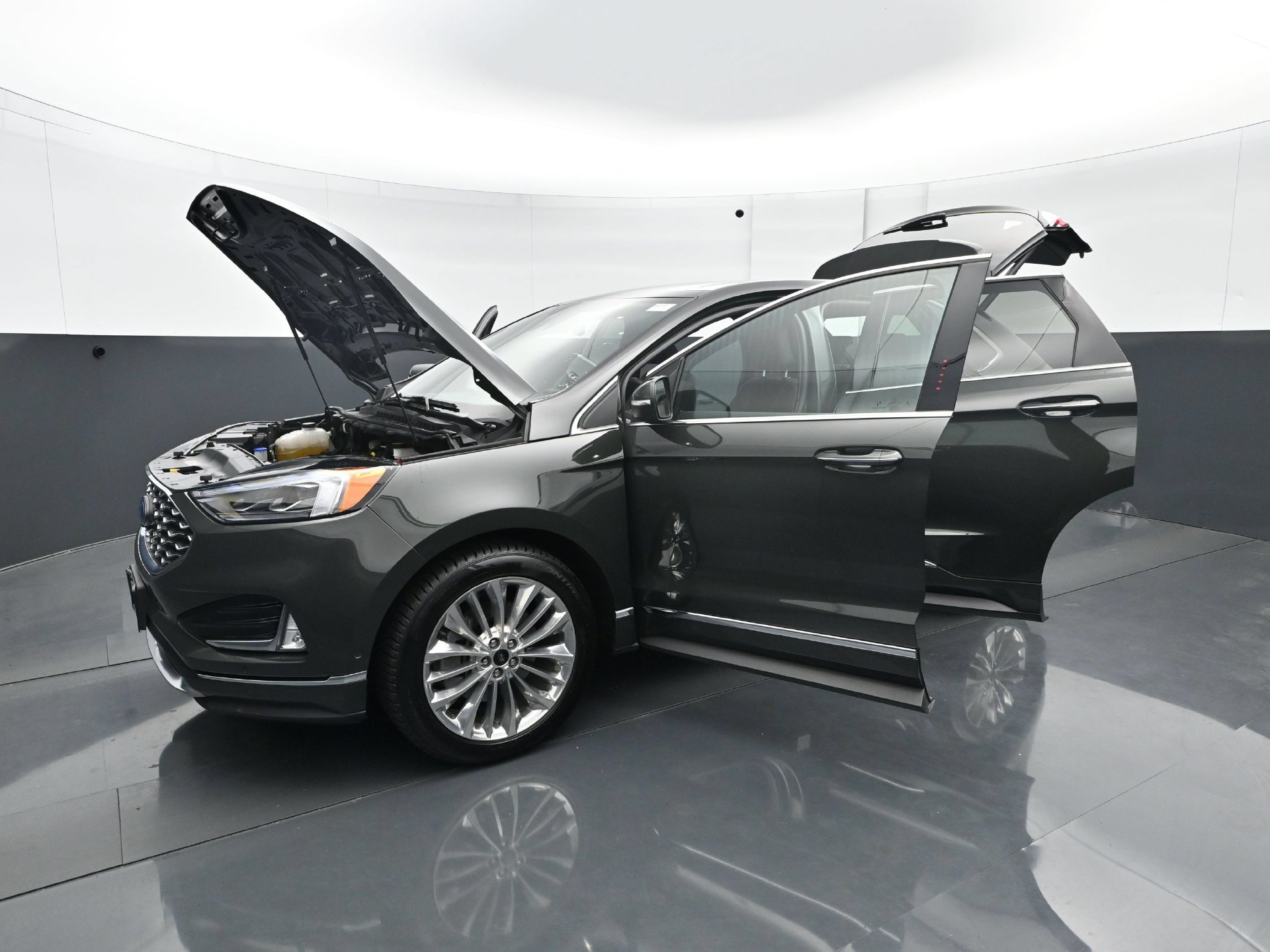 Used 2022 Ford Edge Titanium w/ Equipment Group 301A AWD/4WD image 32