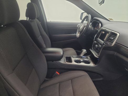 Used 2019 Jeep Grand Cherokee Laredo AWD/4WD image 21