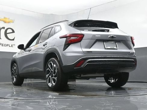 New 2026 Chevrolet Trax RS w/ Sunroof Package FWD image 5
