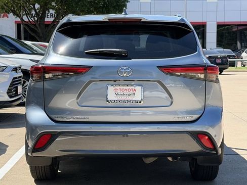Used 2022 Toyota Highlander Limited FWD image 5