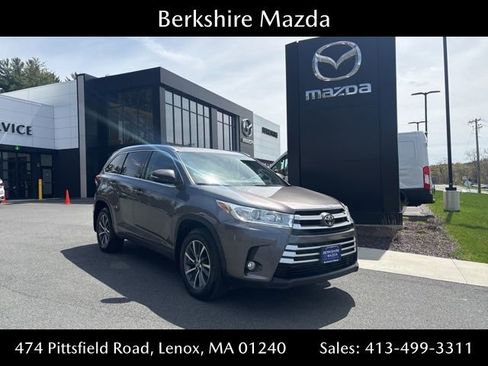 Used 2018 Toyota Highlander XLE AWD/4WD image 1