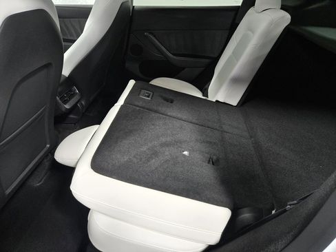 Used 2023 Tesla Model Y Long Range image 36