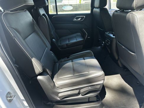 Used 2023 Chevrolet Suburban Premier RWD image 24