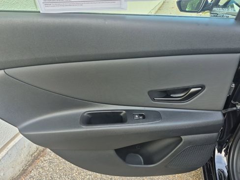 Used 2025 Hyundai Elantra Sport image 13