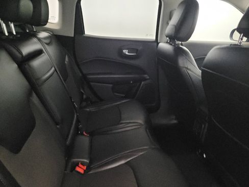 Used 2018 Jeep Compass Latitude w/ Popular Equipment Group AWD/4WD image 19