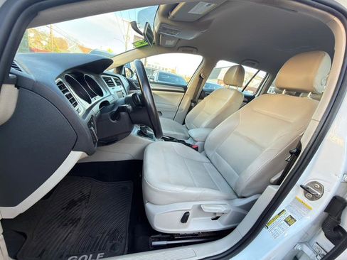 Used 2015 Volkswagen Golf S image 9