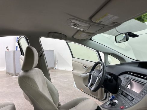 Used 2014 Toyota Prius Two image 20