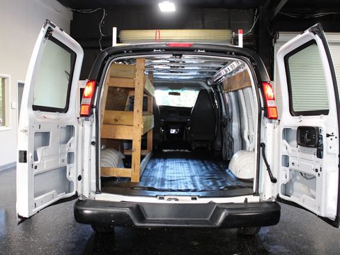 Used 2021 Chevrolet Express 2500 Extended w/ Driver Convenience Package RWD image 27