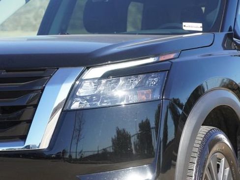 Used 2024 Nissan Pathfinder SV image 4