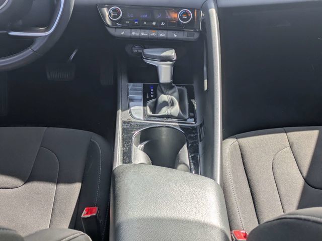 Used 2024 Hyundai Elantra SEL w/ Convenience Package FWD image 18