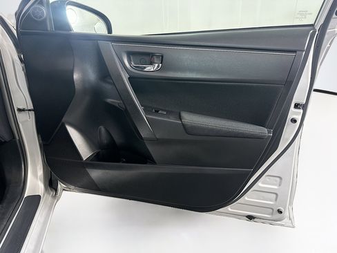 Used 2017 Toyota Corolla LE w/ Carpet Mat Package (TMS) FWD image 30