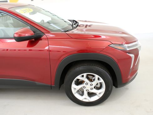 Used 2024 Chevrolet Trax LS w/ LS Convenience Package FWD image 12