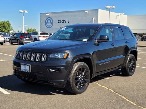Used 2018 Jeep Grand Cherokee Altitude AWD/4WD image 10