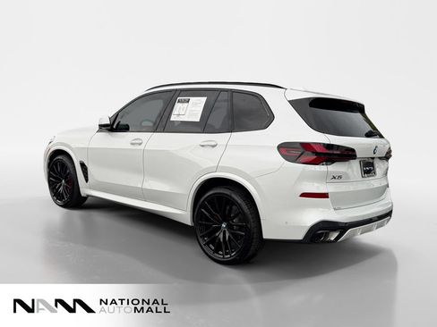 Used 2024 BMW X5 xDrive40i w/ M Sport Package AWD/4WD image 3