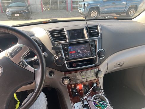 Used 2013 Toyota Highlander Limited image 10
