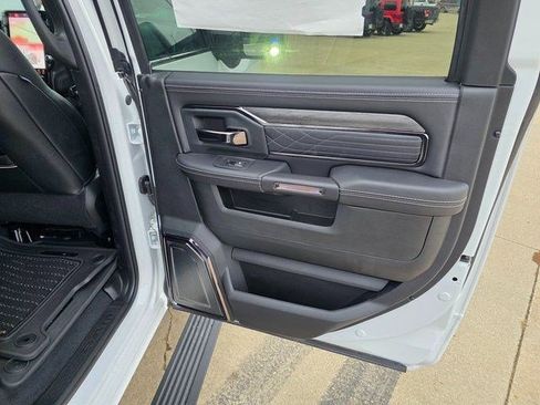 New 2025 RAM 2500 Limited AWD/4WD image 12