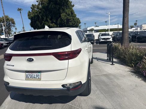 Used 2022 Kia Sportage LX image 17