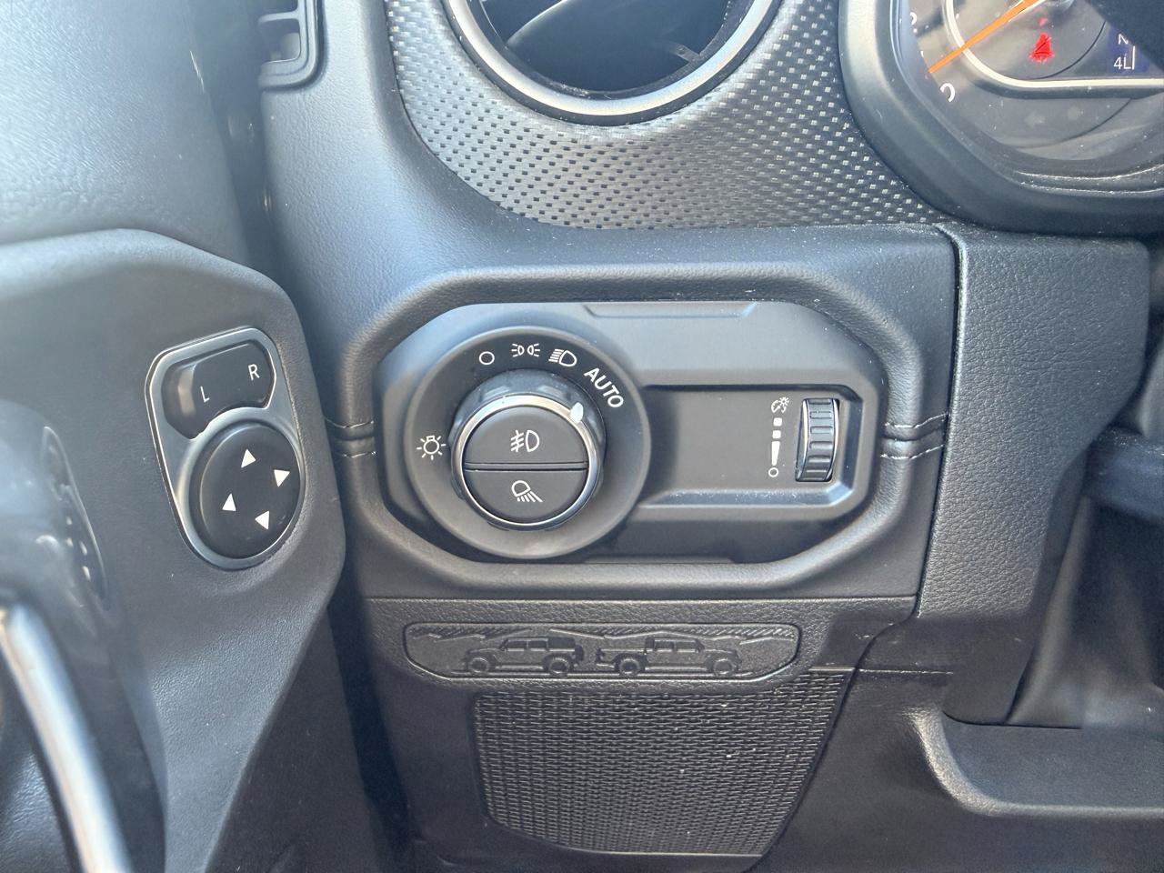 Used 2026 Jeep Gladiator Mojave AWD/4WD image 24