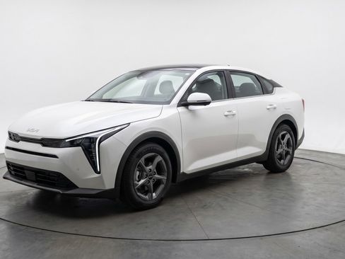 Used 2025 Kia K4 LXS image 3