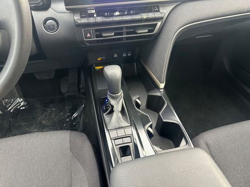 Used 2025 Toyota Camry LE image 40