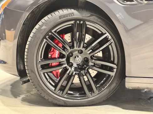 Used 2023 Maserati Quattroporte Modena Q4 image 10