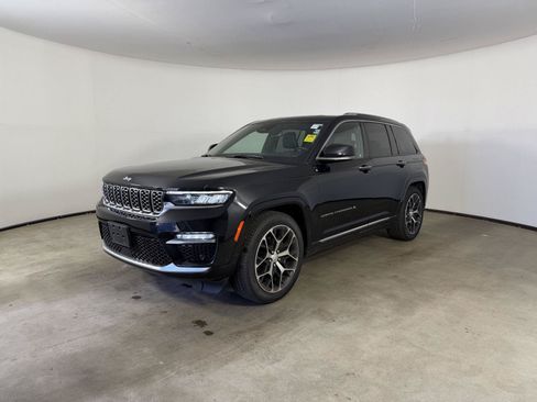 Used 2023 Jeep Grand Cherokee Summit AWD/4WD image 12