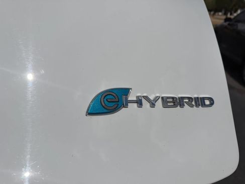 Used 2024 Chrysler Pacifica Limited FWD image 20