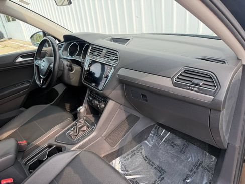 Used 2019 Volkswagen Tiguan SE w/ Panoramic Sunroof Package FWD image 19