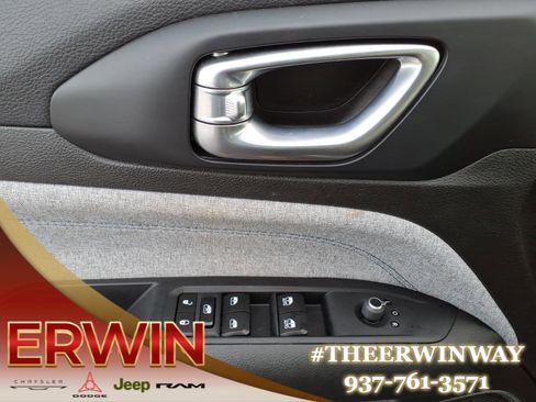 Certified 2024 Jeep Compass Latitude w/ Altitude Special Edition image 12