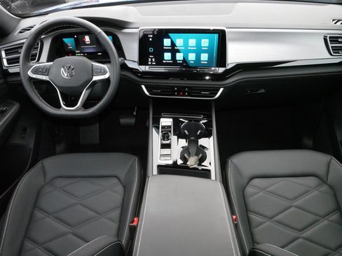 Certified 2025 Volkswagen Atlas Cross Sport SE image 10