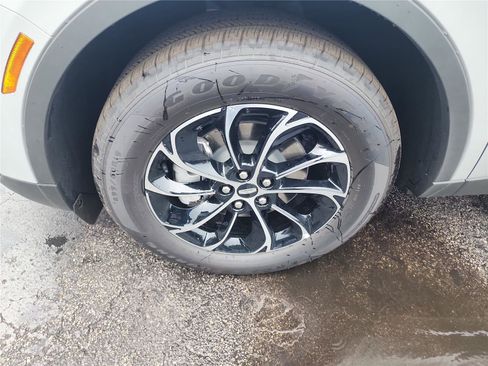 New 2026 Lincoln Nautilus Premier image 9