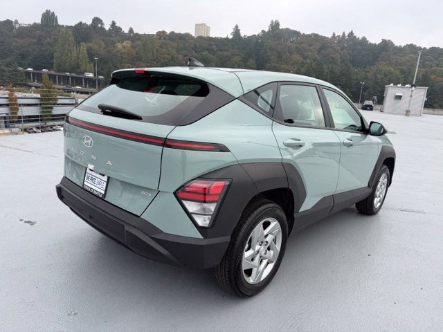 Used 2024 Hyundai Kona SE AWD/4WD image 3